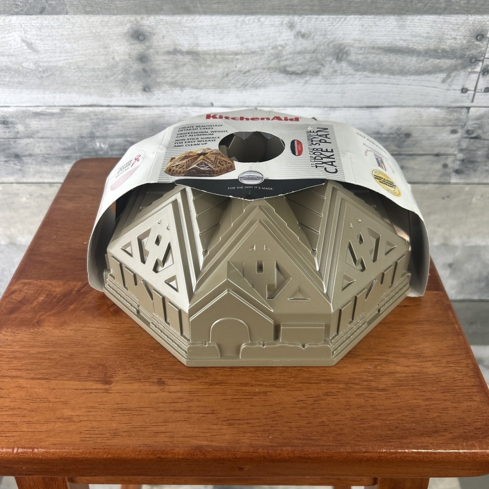 Kitchen Aid Cast Aluminum Cathedral Church House Bundt Cake Pan Mold Detailed